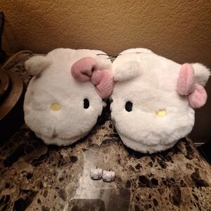 Hello Kitty White and Pink Plush Slippers w/ earrings
